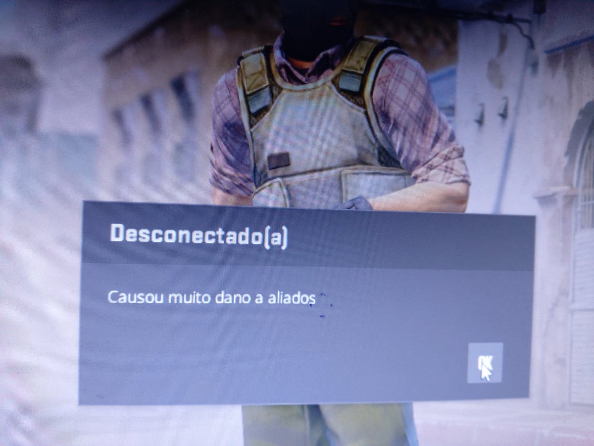 TuFobia's tweet photo. @CounterStrike How can I do a lot of damage to allies in a casual match???  Please fix this! https://t.co/qmT5Y3W8D8