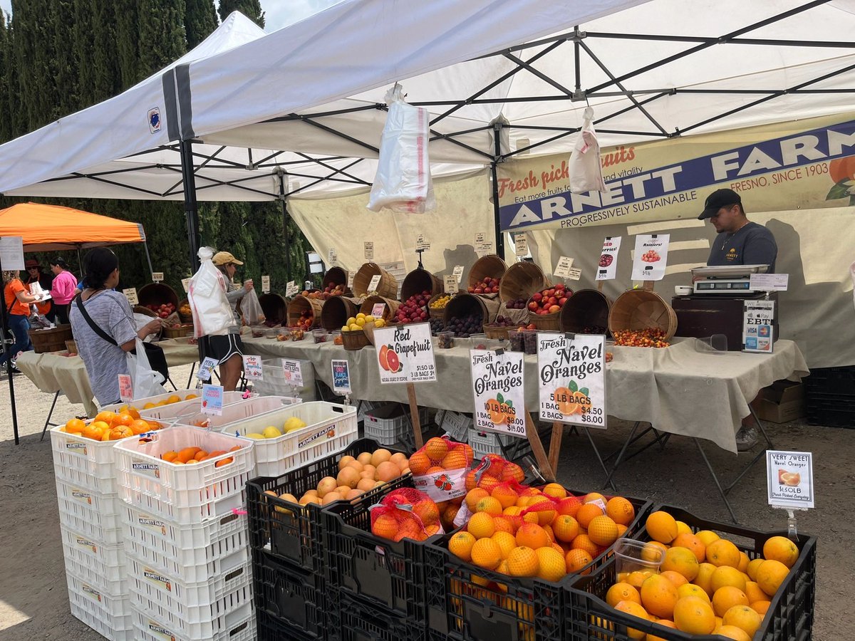 arrapot18's tweet image. I just passed by a farmer's market after work and the prices of fruits and vegetables were comparable to those in the supermarket #Los Angeles, California #Irvine, California