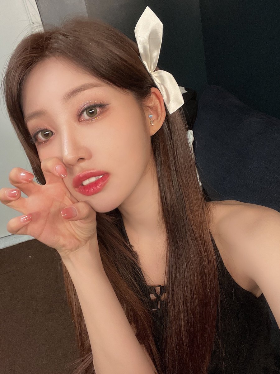 EVERGLOW_twt tweet picture