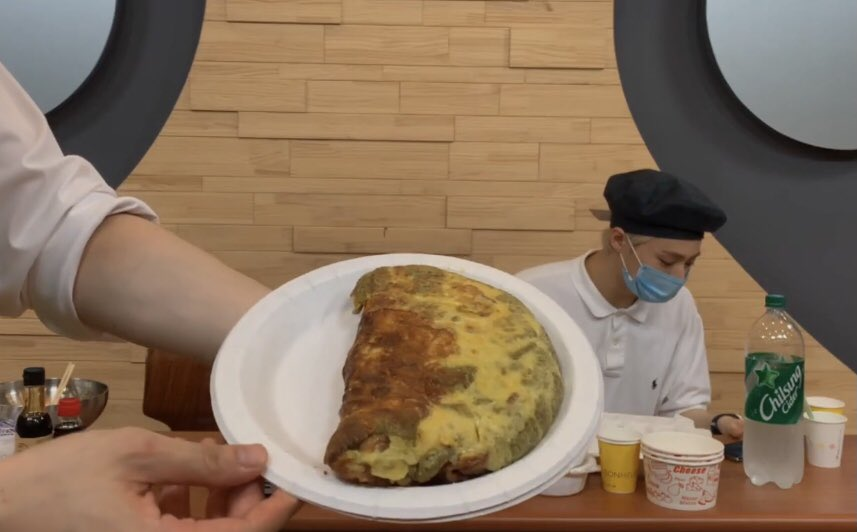 hunbyuls's tweet photo. i need him and seoho to be locked up in a kitchen together https://t.co/ZuzjUp8ILf