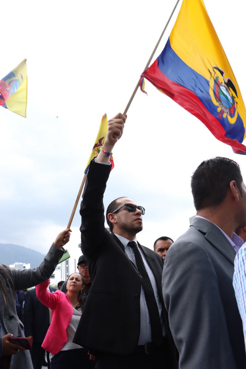 Junto a mis colegas Alcaldes/as del🇪🇨 nos damos cita en #Quito para levantar nuestra voz de reclamo, sin banderas políticas, lo que por Ley nos corresponde. 

En unidad 🤝y con fuerza, exigimos los valores pendientes por asignar de <a href="/FinanzasEc/">Economía Finanzas Ec</a>. 

¡Seguiremos en pie de lucha!
