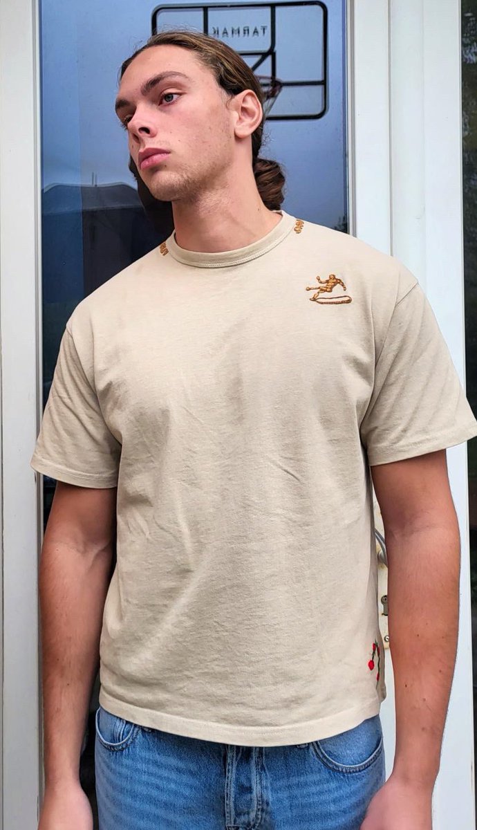 CHEWI04's tweet photo. T-shirt prototype brodé mains pour ma marque Smaljy 🪡🧵

#tshirt #tshirtprototype #concept #broderie #tshirtbrodé #concept #marque #concept #prototype #smaljy #marque #logo #clothes #brend https://t.co/P1cnrZYzxy