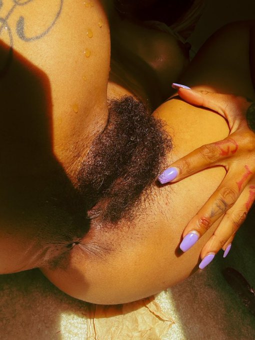 ☀️ kissed bush @helloitsleahtho https://t.co/SMonXriSsA<a class="tags" href="/tag/helloitsleahtho">@helloitsleahtho</a>