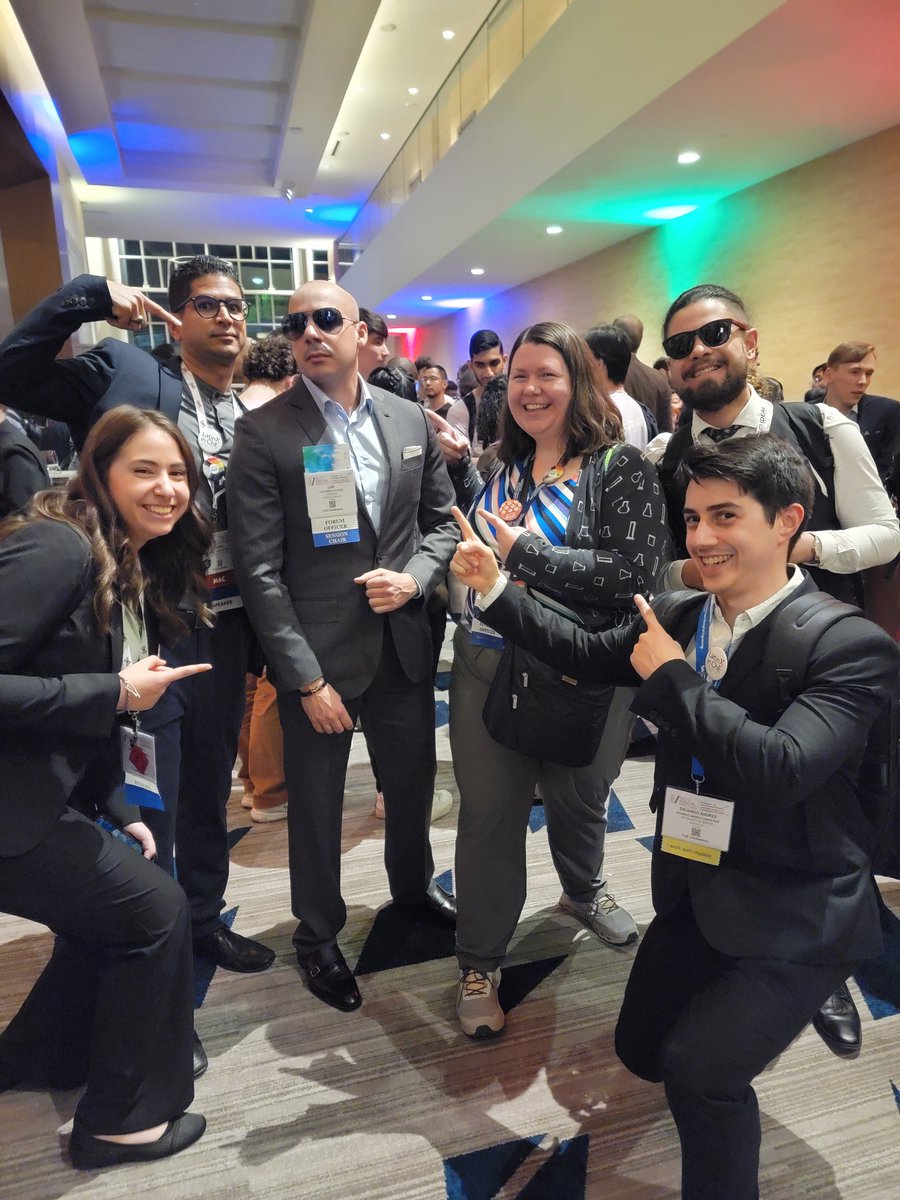 Pitbull stopped by the #AIChEAnnual #AIChE2023 IDEAL reception! Mr. Worldwide loved celebrating the IDEAL Star award to the @LatinXinChE leadership!