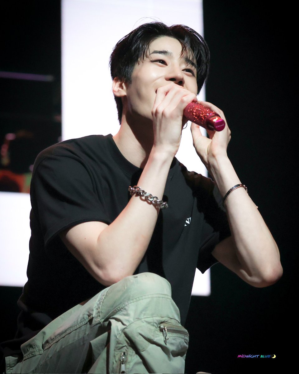 HanSeungwooPH2's tweet photo. Han Seungwoo SPECIAL LIVE ONE IN TAIPEI
📷 mid_night_blu
#HANSEUNGWOO #한승우 #SEUNGWOO #승우 #VICTON #빅톤 #X1 #엑스원 #HSWPH 🐻 https://t.co/ukKZKPcQlc