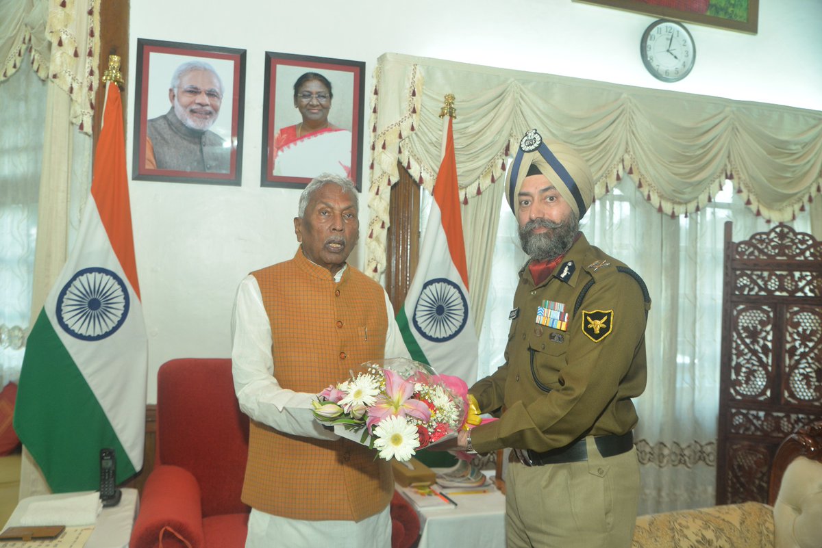 MeghalayaGov's tweet photo. Newly appointed Inspector General, BSF, Meghalaya Frontier, Shri. H.S. Dhillon yesterday paid a courtesy #CalledOn the Hon'ble Governor of Meghalaya, Shri. Phagu Chauhan Ji at Raj Bhavan, Shillong @DiprMeghalaya @BSF_Meghalaya (https://t.co/1UCc10wHlH) https://t.co/xjsTPUi1iT