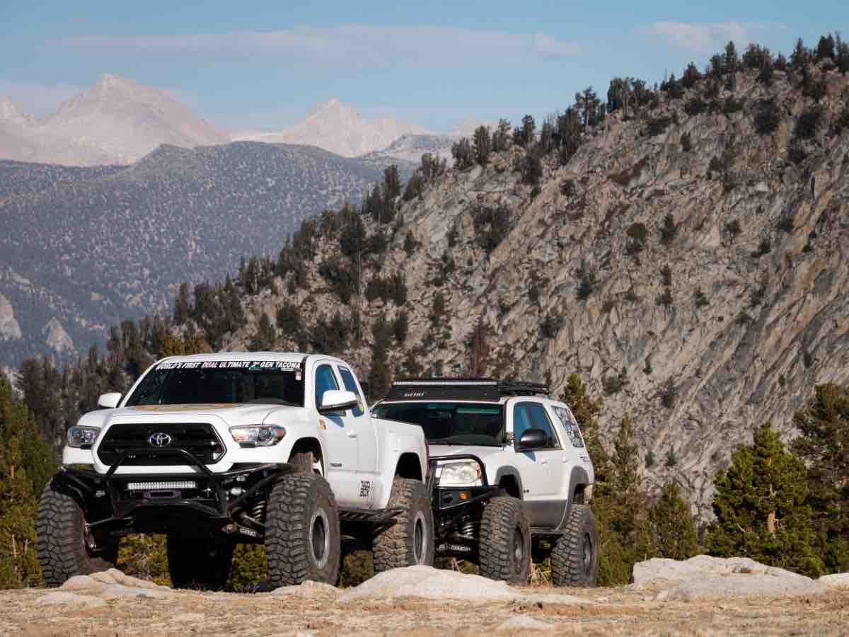 What sets RCLT HD apart from other long travel kits is its patented 2-inch forward geometry, replacement heavy duty &amp; oversized knuckles (included), and integrated replacement steering rack (sold separately). 

marlincrawler.com/suspension/rcl…