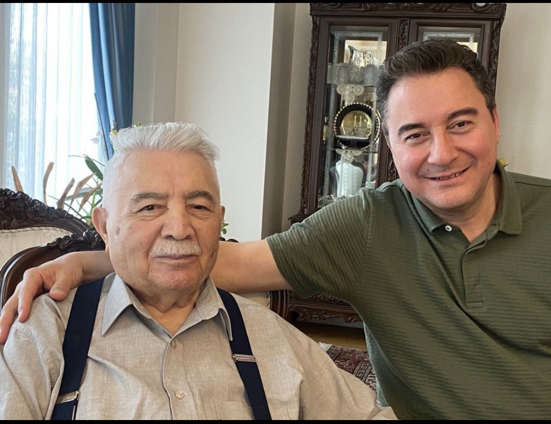 Allah rahmet eylesin bütün ailesine ve sevenlerine baş sağlığı diliyorum.