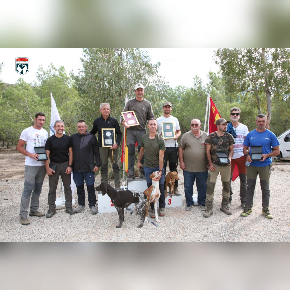 El pasado sábado 4 de noviembre tuvo lugar la final del Campeonato Autonómico de Caza Menor con Perro.

La Federación de Caza de la Región de Murcia da la enhorabuena a todos nuestros cazadores y jueces.

🏆Podium:
🥇Pedro Gregorio Carpena
🥈Antonio Martínez 
🥉José A. Rodríguez
