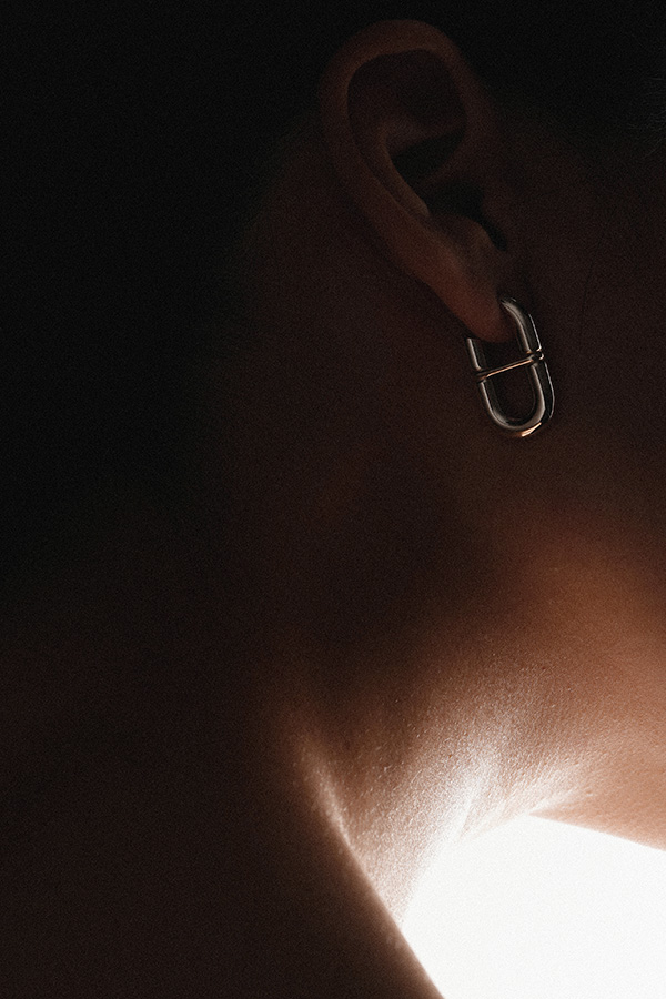 『自律と再編集』をコンセプトに掲げるISIR(<a href="/isir_design/">ISIR</a>)のPOPUPを開催します。

複数のユニットが互いに干渉し、相互作用することで成り立つ[CHAIN]の基本形状を踏襲しながらも、ISIRが解釈する新たなチェーンを提案します。

会期：11月8日(水)‐11月28日(火)
cibone.com/news_exhibitio…