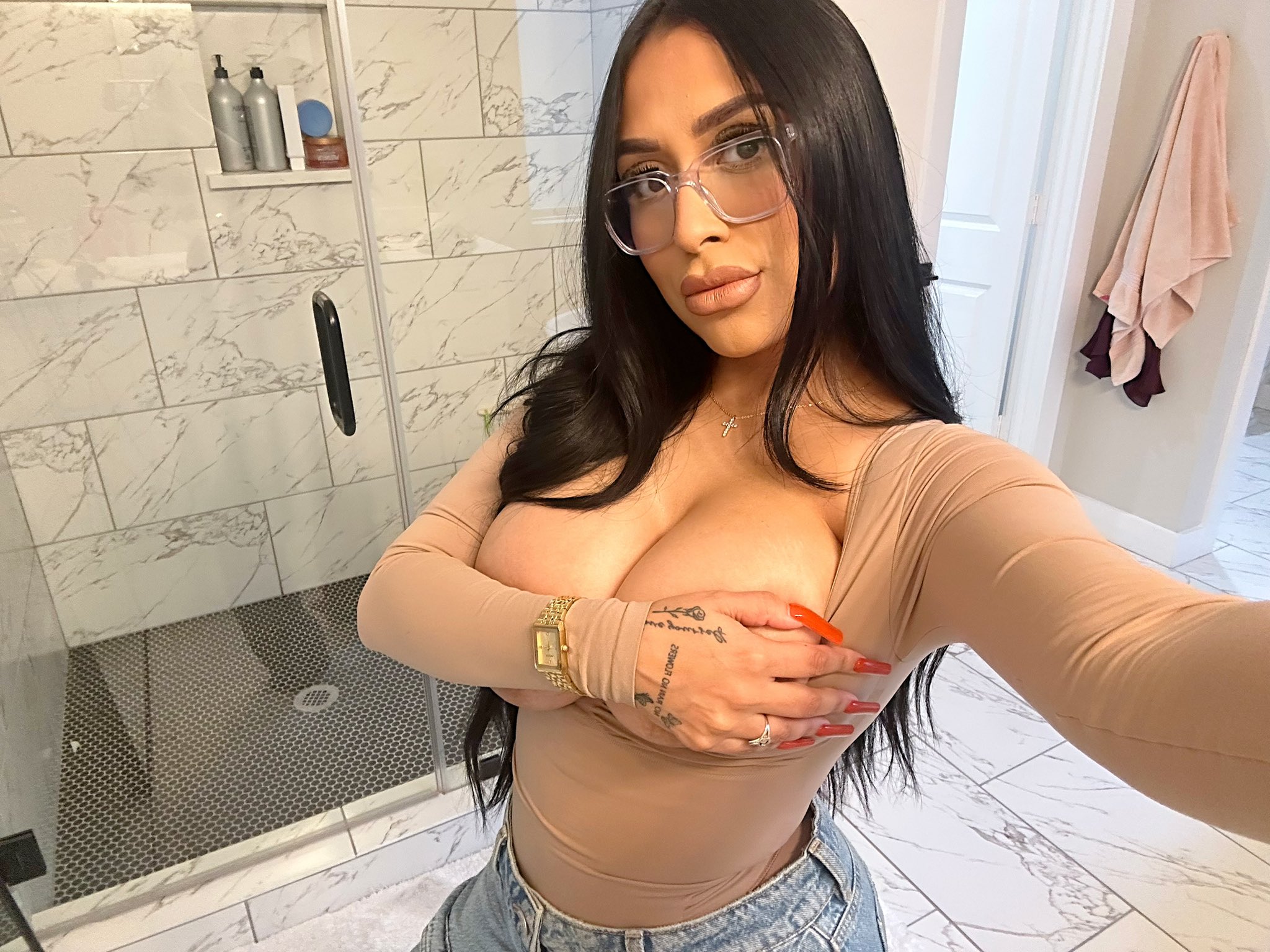 urfavleobabyy on X: t.coQ2bTs0vmF2 t.copibIGmC1Kg  X