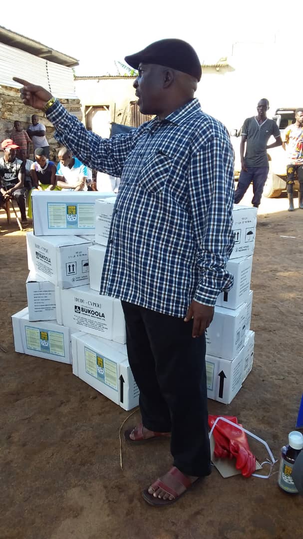 MAAIF has provided 300 litres of Cypermethrin (5% EC) for demonstration on control, received on behalf of Lwengo District Local Government by Mr. Ramathan Walugembe the Resident District Commissioner and Mr. Vincent Birimuye the Local Council 5 Chairperson.

#CropProtectionUG