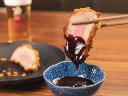 今日はソースの日！
#みそかつ でお馴染みの #矢場とん 【<a href="/YabatonO/">矢場とん【公式】</a>】 さんでは秘伝のソースの販売もしているんですヨ🐖
とんかつ以外にも焼きそばや炒め物にも使える抜群の万能ソース😝
調理済みのお得なセットも✨
shop.yabaton.jp/modules/displa…

#企業公式秋のフォロー祭り
#企業公式相互フォロー