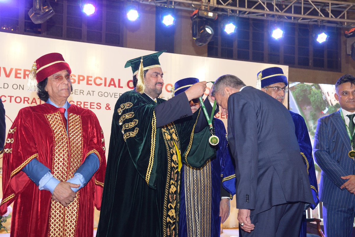 tip_edu_pk's tweet photo. On the occasion of the Honorary Convocation held at Governor House Sindh on October 25th, Sindh Governor Muhammad Kamran Khan Tessori presented an honorary medal to our President, Humayun Zafar, in acknowledgment of his remarkable contributions to the field of education. https://t.co/4nFmcUV2HB
