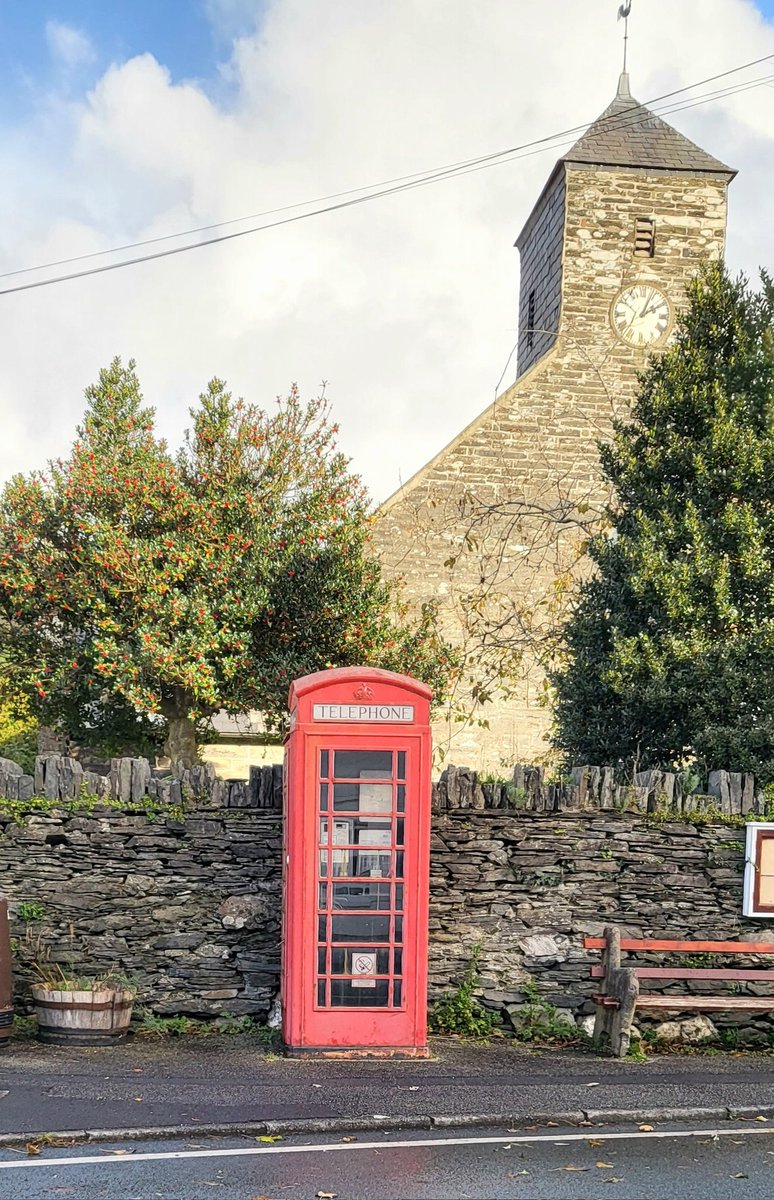 Telephonebox in the Village of Pennal, Gwynedd, Wales #TelephoneboxTuesday