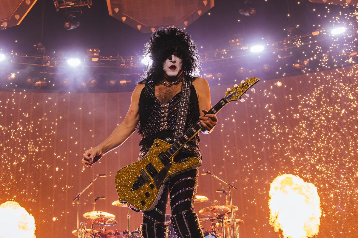 Warm 106.9 tweet media