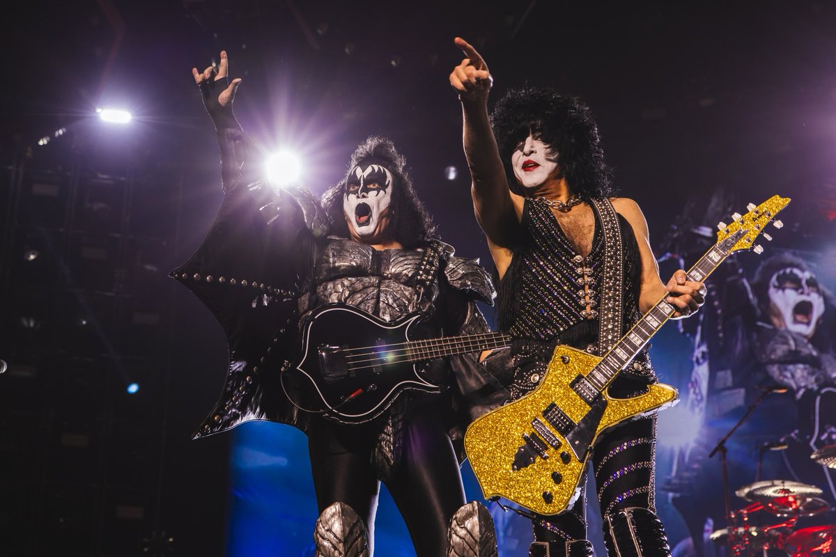 Warm 106.9 tweet media