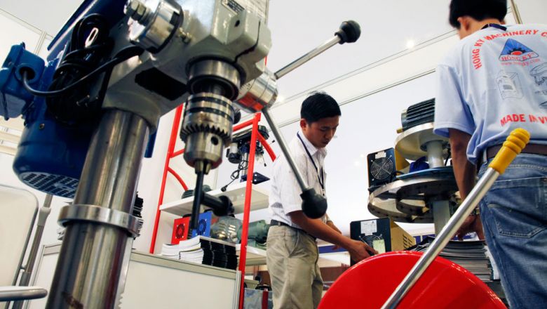 InfoblazeKhmer's tweet image. Electrical machinery sales close to double as tech exports surge  

#Cambodia #Business #ElectricalMachinery #SoutheastAsia 
bit.ly/3SAFd8l 
Hin Pisei Via 
phnompenhpost.com