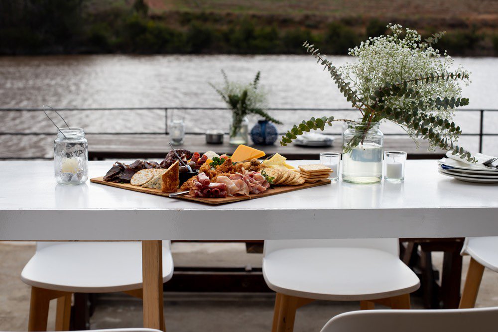 Happy Tuesday! Are you recently engaged and looking for a wedding venue? We recently shot a wedding at #elginriverlodge 
What a venue in a perfect river setting with enough accommodation for guests!
#weddingvenue #weddingplanning