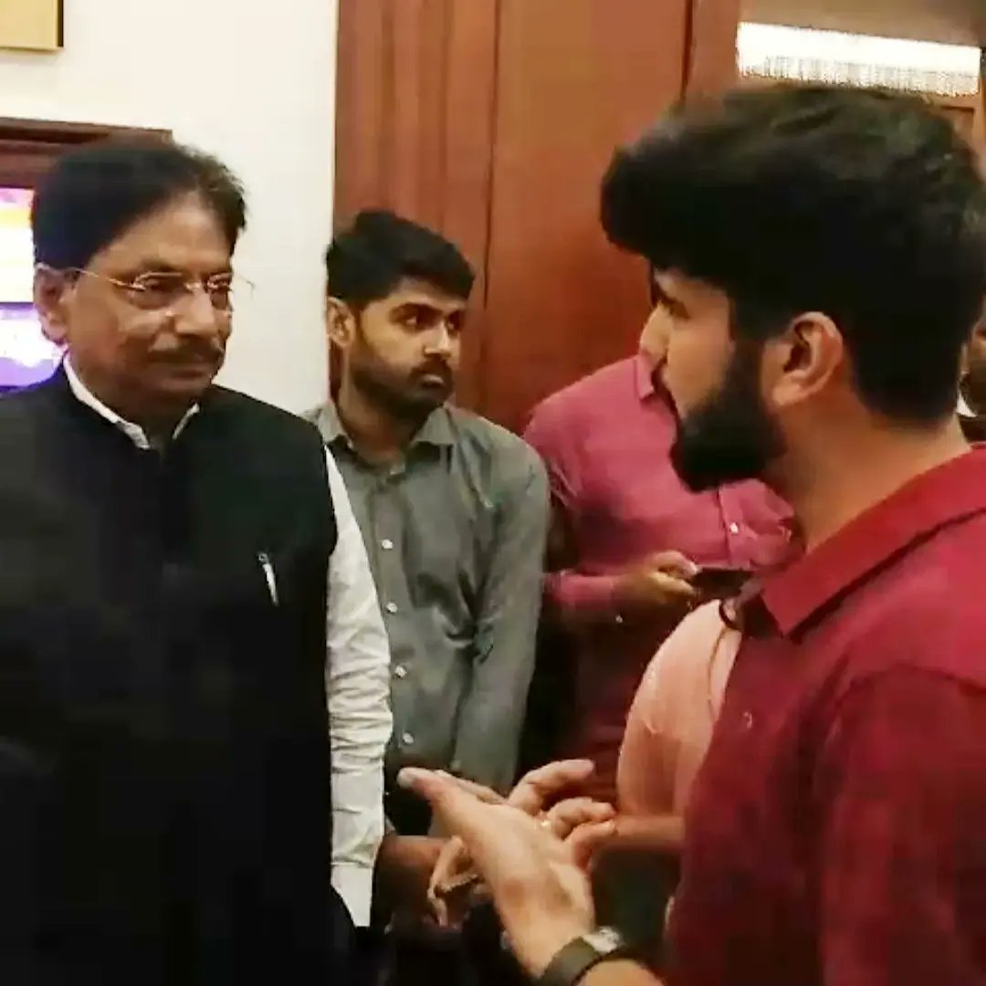 magicalpichem's tweet photo. 1 on 1 interaction with Hon'ble Health and Law Minister Shri Rushikesh Patel Ji, Gujarat Govt. 

#pichem #nanosolution #yogiadityanath #narendramodi #pmo #uttarpradesh #gujarat 
@myogiadityanath @CMOGuj @PMOIndia @narendramodi https://t.co/h0r4W4BNPI