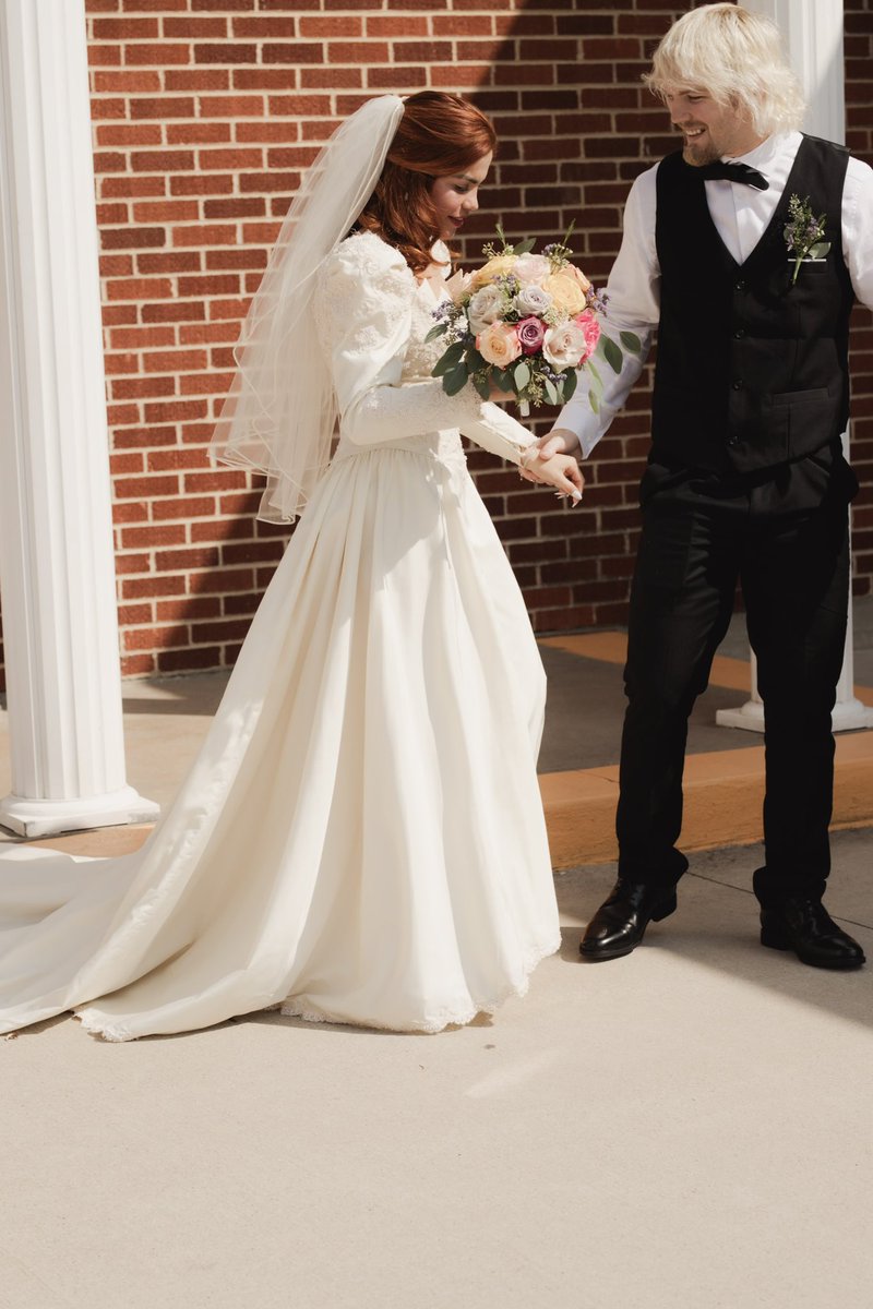 Dividir a vida com você é a coisa mais gostosa que existe. Decidimos seguir a mesma caminhada, lutar as mesmas batalhas e viver um só amor. Você é tudo para mim!❤️🇧🇷🇺🇸
Mr&amp;Mrs Englund💐