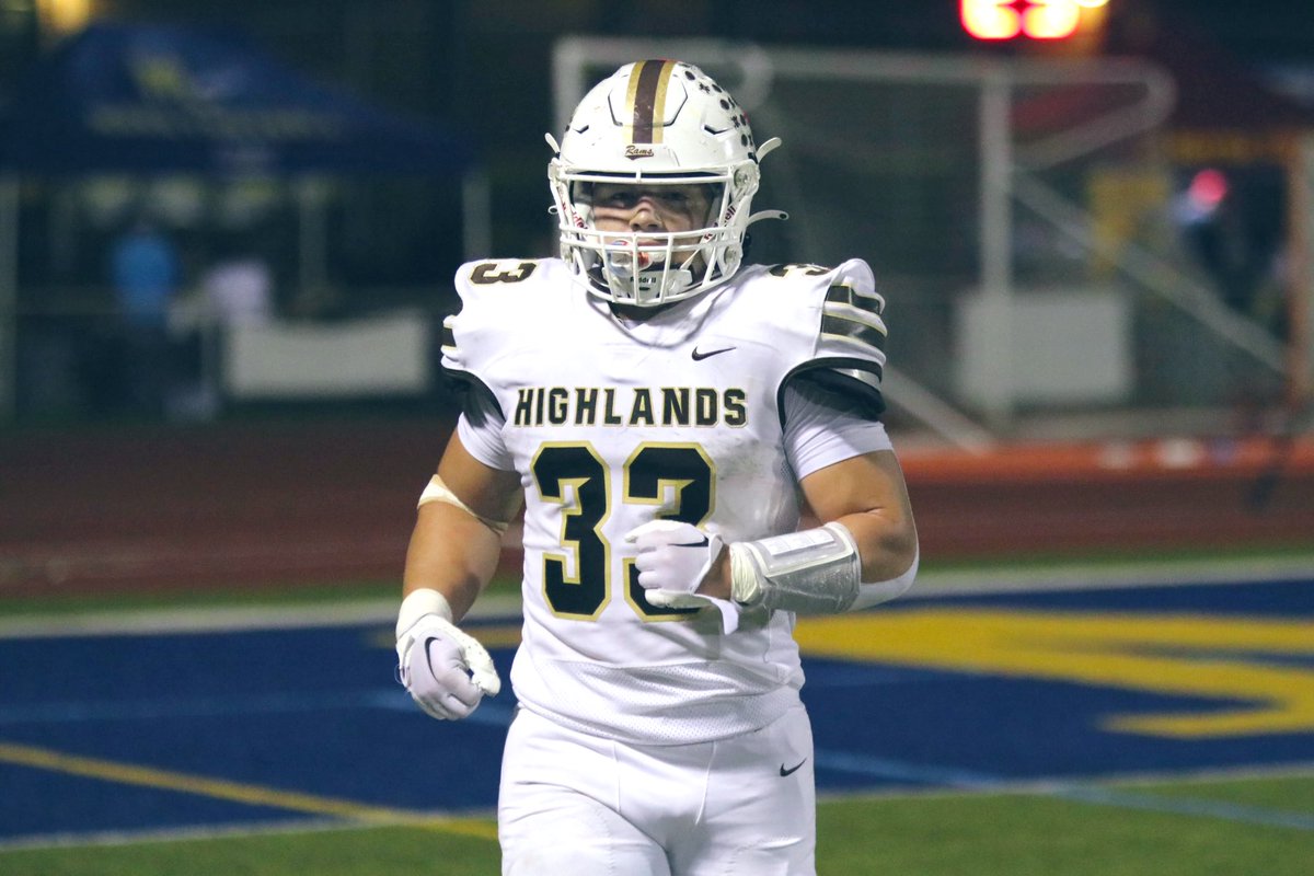 Full Senior Season Stats‼️🙌🏼 
Offense/Defense 👀

Tackle’s   130 

TFL’s   36

Sack’s    11

FF’s   4

Touchdowns   13

Rushing Yards   987 

Avg. Yards Per Carry   7

Fumble Recovery   1
 
QB Pressures   10