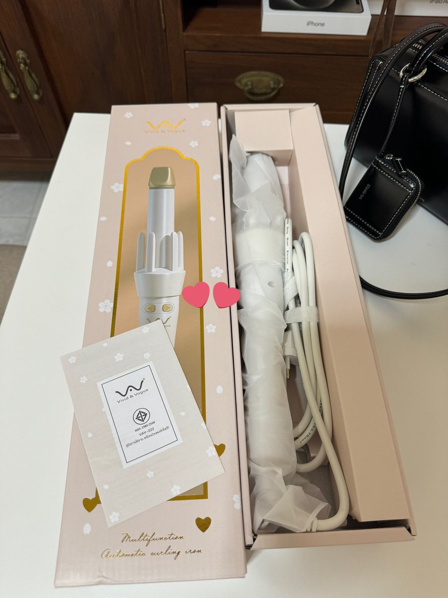 Babybubujh2's tweet photo. พร้อมส่ง💗
เครื่องม้วนผมอัตโนมัติ vivid&amp;vogue แกน 32 mm ของแท้ อุปกรณ์ครบ ใหม่มากลองม้วนแค่ครั้งเดียว ส่งต่อเพราะใช้ไม่เป็นค่ะ🥲
📍750 รวมส่ง สนใจ dm ค่า 
#เครื่องม้วนผม #ที่ลอนผม #ที่ม้วนผม #ส่งต่อเครื่องม้วนผม #vividandvogue #ส่งต่อvividandvogue https://t.co/kTlxjJ2eAa