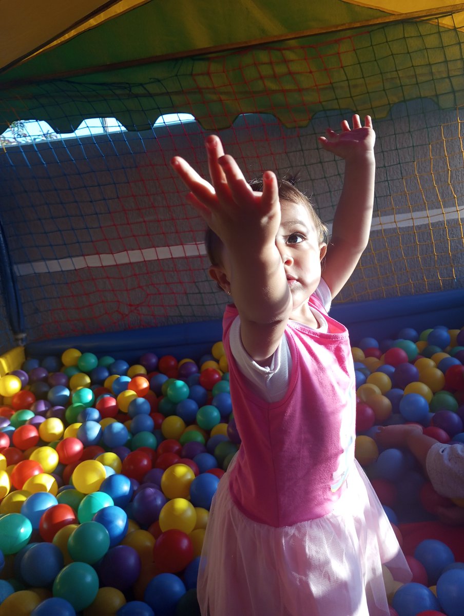 Micherica's tweet photo. Eu não tenho 8 mil reais na minha conta, mais eu tenho a maior riqueza que eu poderia ter. Minha filha, sorriso dela vale mais que qualquer dinheiro na conta. Olha esses olhinhos, não tem dinheiro que pague. https://t.co/lKjOxa5vYD