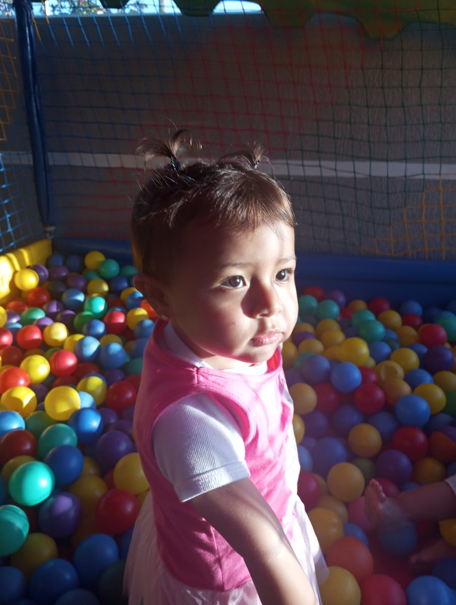 Micherica's tweet photo. Eu não tenho 8 mil reais na minha conta, mais eu tenho a maior riqueza que eu poderia ter. Minha filha, sorriso dela vale mais que qualquer dinheiro na conta. Olha esses olhinhos, não tem dinheiro que pague. https://t.co/lKjOxa5vYD