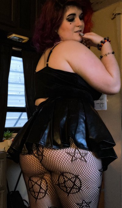 Retweet if you wanna hit it for the back or if you like cupcakes 🧁 🖤 https://t.co/eU9b5RxRX6<a href="/tag/mvsales"class="tags"><span>#mvsales</span></a>