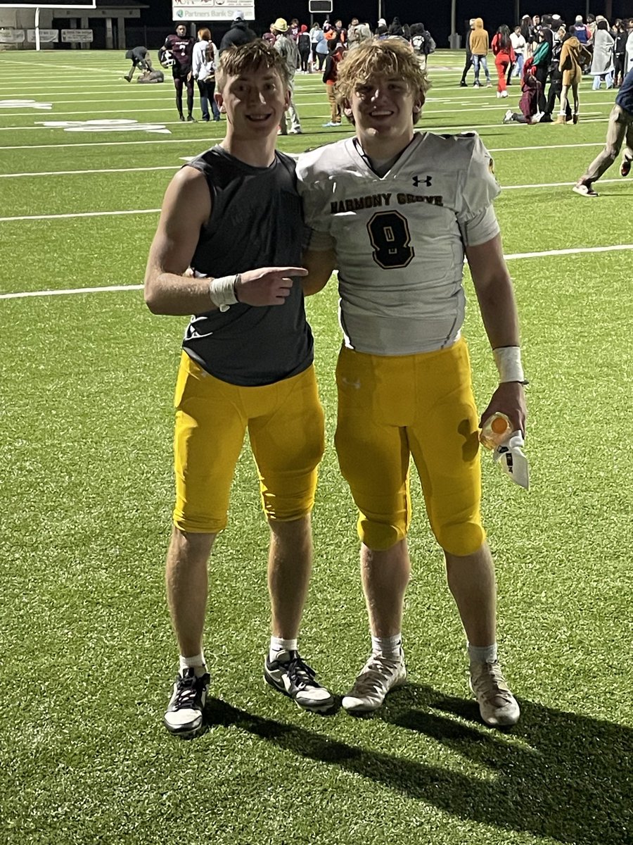 hnjohnson4's tweet photo. @Calebjohnsonn8 rushed for 200 yards and 4tds Friday to help the Hornets secure their first ever undefeated conference championship in 3A!! 

Now time to get ready for playoff season! 🐝🏈🐝🏈@HGHORNETFB1 https://t.co/0Er4NsjD4R