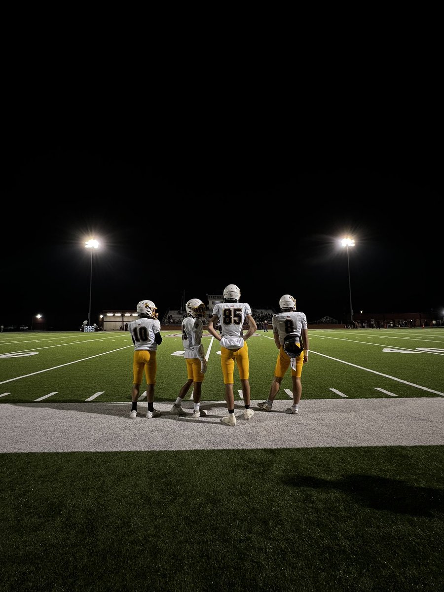 hnjohnson4's tweet photo. @Calebjohnsonn8 rushed for 200 yards and 4tds Friday to help the Hornets secure their first ever undefeated conference championship in 3A!! 

Now time to get ready for playoff season! 🐝🏈🐝🏈@HGHORNETFB1 https://t.co/0Er4NsjD4R