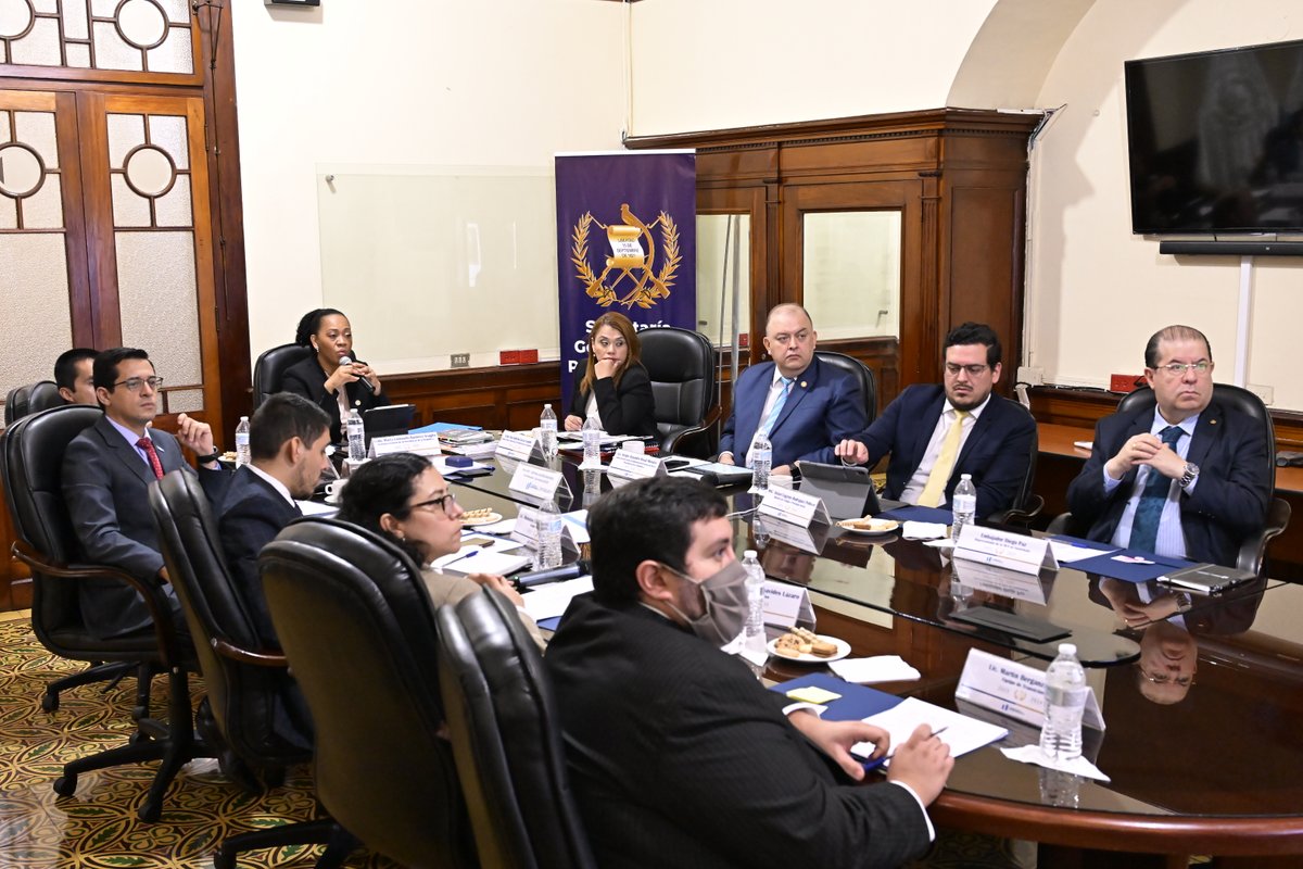 GTNewsAgency's tweet image. The Secretary General of the Presidency, Maria Consuelo Rodriguez, received the team of the elected government to report on the institution's progress, following the guidelines of the Methodology of the #TransitionProcess.
#GovernmentofGuatemala
#GTNews