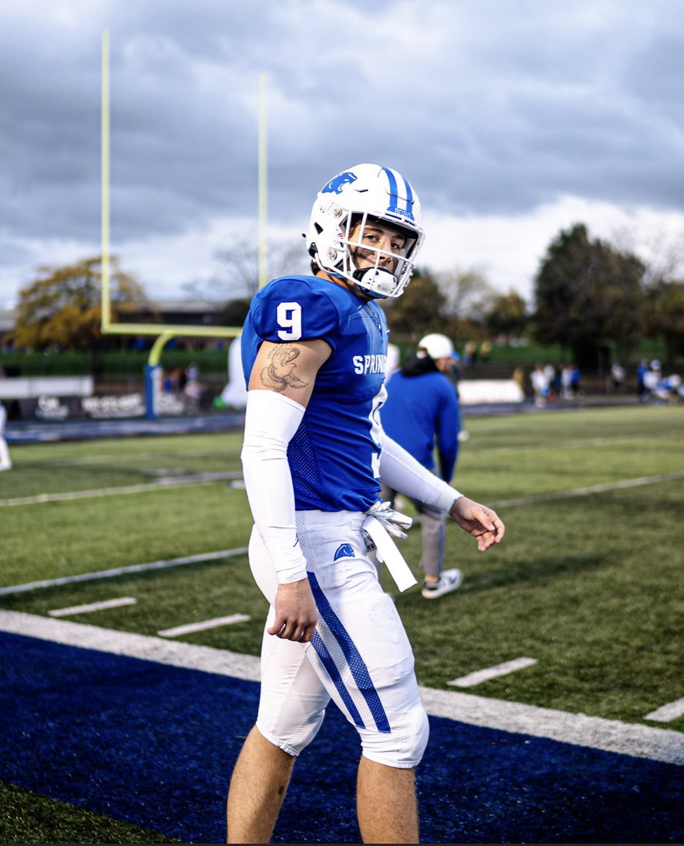 Outside Linebacker
Springboro OH
Team Captain
78 tackles
1 sack
6.5 tfl
5 pbu
2 ff
6’1.5 200 lbs

Senior year-
Check out this highlight! hudl.com/v/2MTjXp