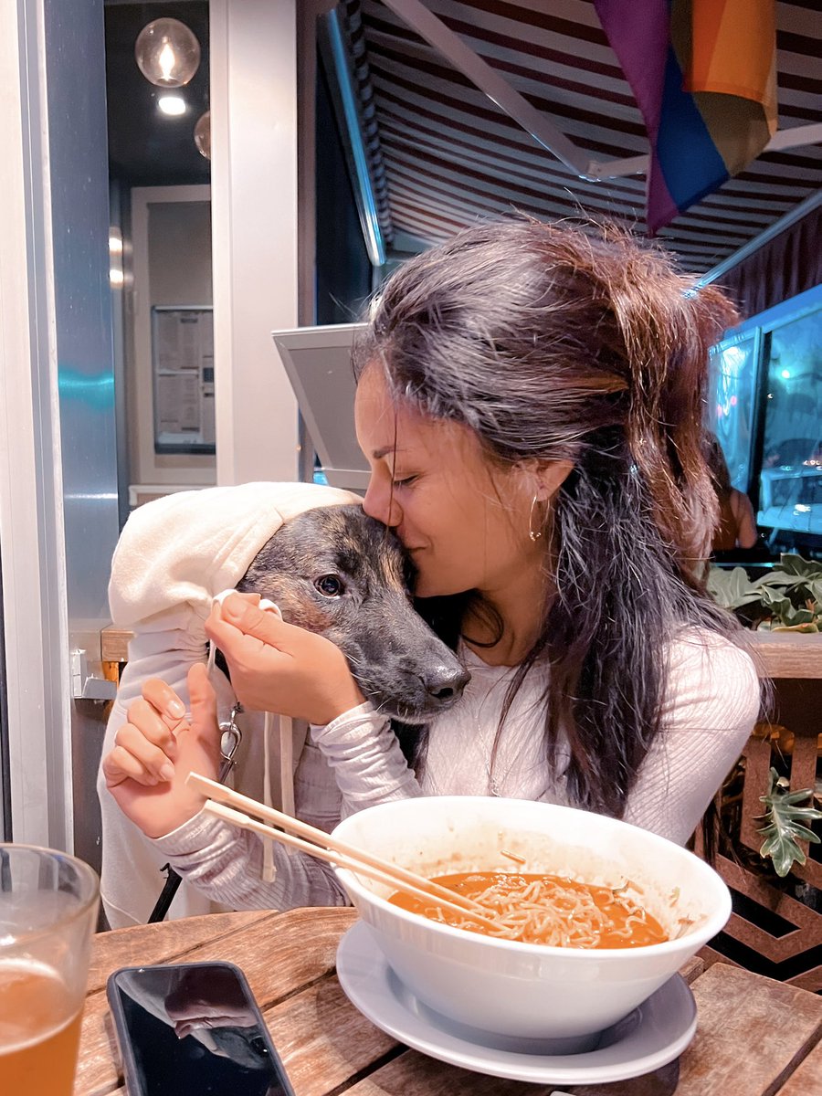 Des_Array's tweet image. Gracing Twitter with her beautiful anxious presence 🐺 I gave her my hoodie so she didn’t get cold. 💘