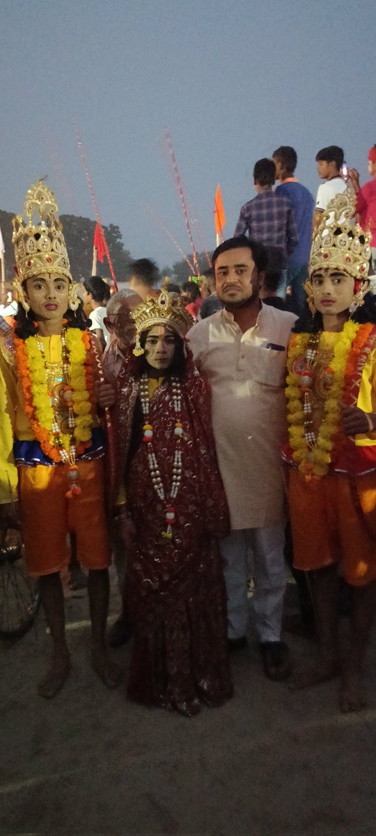 JAVEDANSARI_JAM's tweet image. आज राम - लीला समापन में अपने गृह-स्थान, जंगली बाबा की धरती #जाम में अपनो के साथ शामिल रहा ....
आप सभी का अपना सदैव सँघर्षो का साथी/बेटा.....
जावेद अंसारी जाम
प्रदेशमहासचिव, सुहेलदेव भारतीय समाज पार्टी 
भावी/पूर्व प्रत्यासी, जिला पंचायत सदस्य, रसड़ा-बलिया