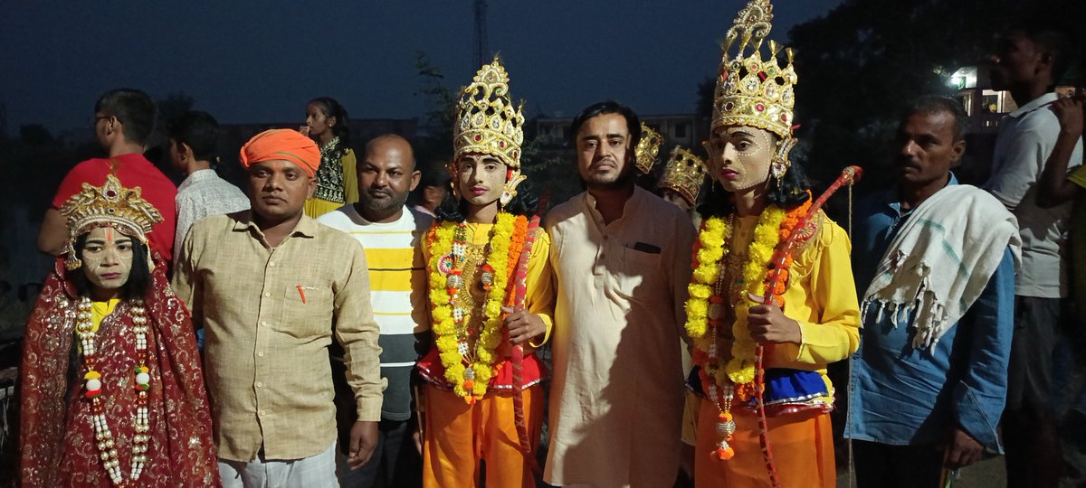 JAVEDANSARI_JAM's tweet image. आज राम - लीला समापन में अपने गृह-स्थान, जंगली बाबा की धरती #जाम में अपनो के साथ शामिल रहा ....
आप सभी का अपना सदैव सँघर्षो का साथी/बेटा.....
जावेद अंसारी जाम
प्रदेशमहासचिव, सुहेलदेव भारतीय समाज पार्टी 
भावी/पूर्व प्रत्यासी, जिला पंचायत सदस्य, रसड़ा-बलिया