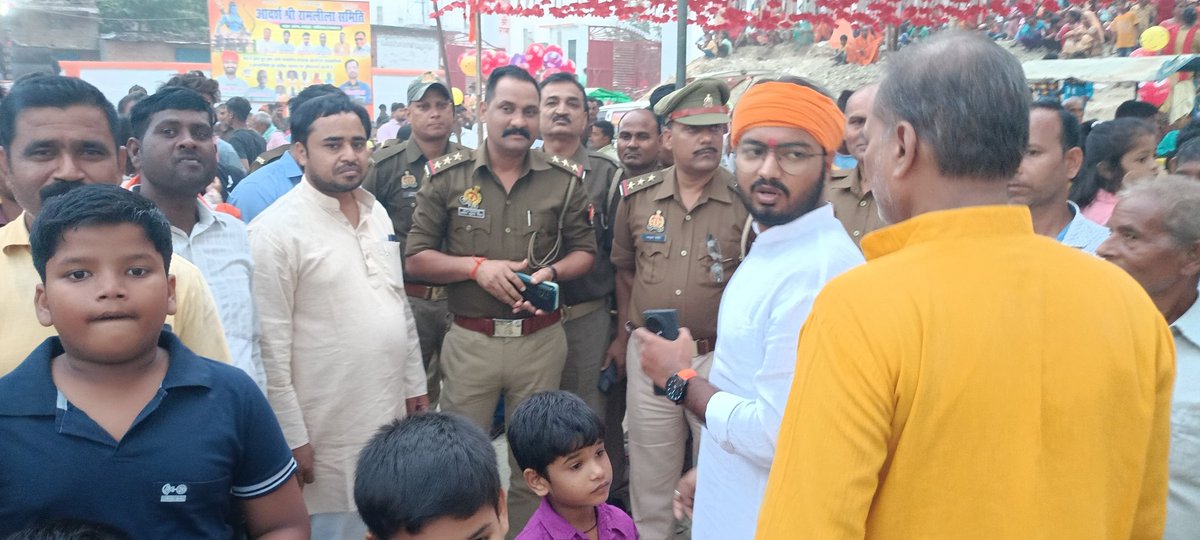 JAVEDANSARI_JAM's tweet image. आज राम - लीला समापन में अपने गृह-स्थान, जंगली बाबा की धरती #जाम में अपनो के साथ शामिल रहा ....
आप सभी का अपना सदैव सँघर्षो का साथी/बेटा.....
जावेद अंसारी जाम
प्रदेशमहासचिव, सुहेलदेव भारतीय समाज पार्टी 
भावी/पूर्व प्रत्यासी, जिला पंचायत सदस्य, रसड़ा-बलिया