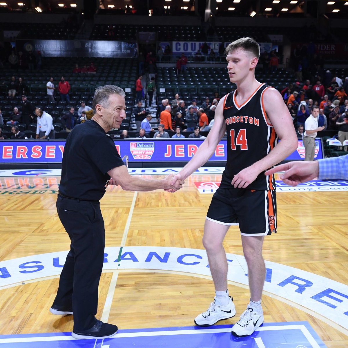 21 points ☑️
9 rebounds ☑️ 
Jersey Jam MVP ☑️ 

Leading the way as always, <a href="/MattAllocco/">Mush</a>!

#MakeShots 🐯🏀