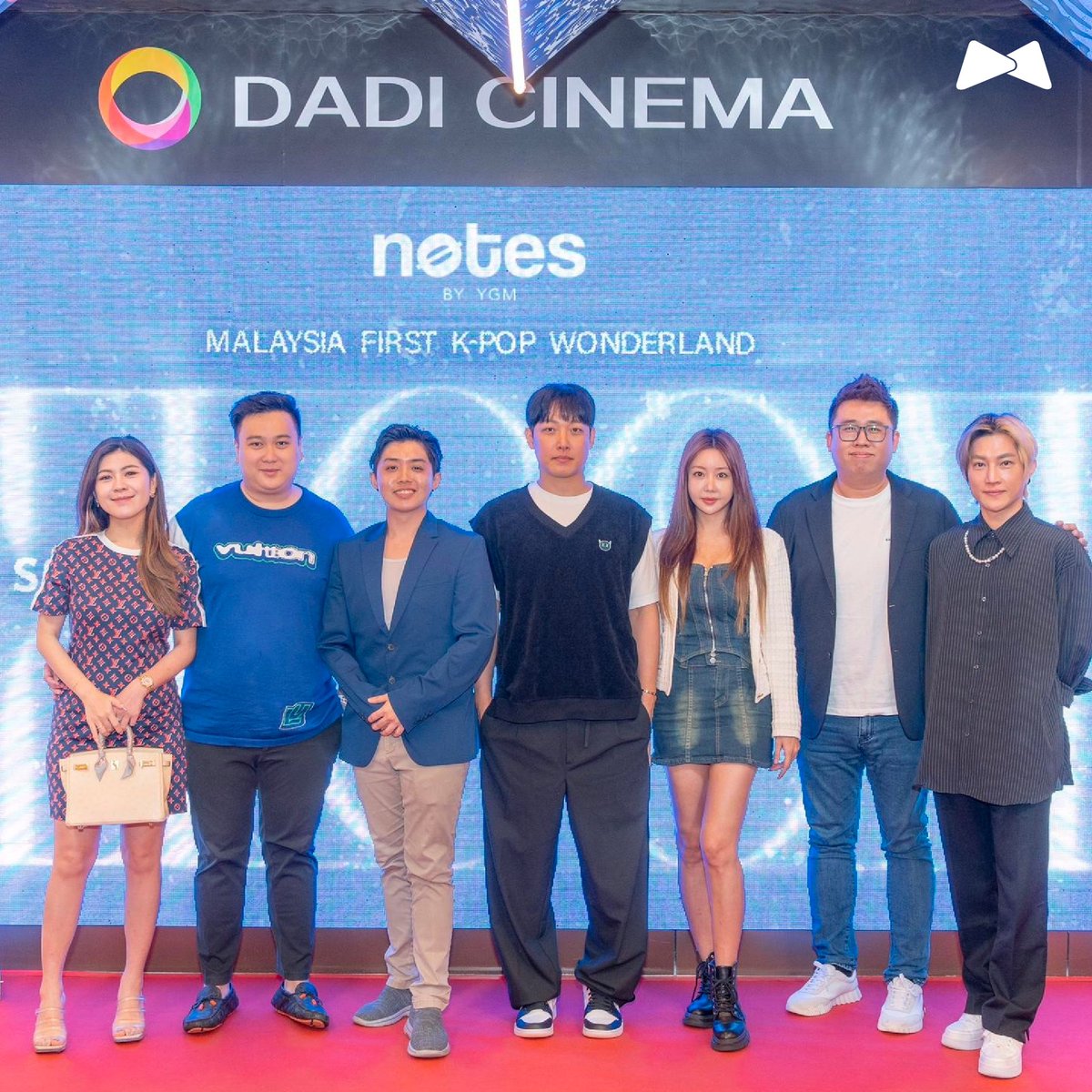 metacat_app's tweet image. We&apos;re thrilled to announce our collaboration with Notes by YGM. As a privileged MetaCat member, you&apos;re in for something extraordinary.

Discover the first ever official album shop in Malaysia, located on Level 6 at Dadi Cinema Pavilion in Kuala Lumpur.