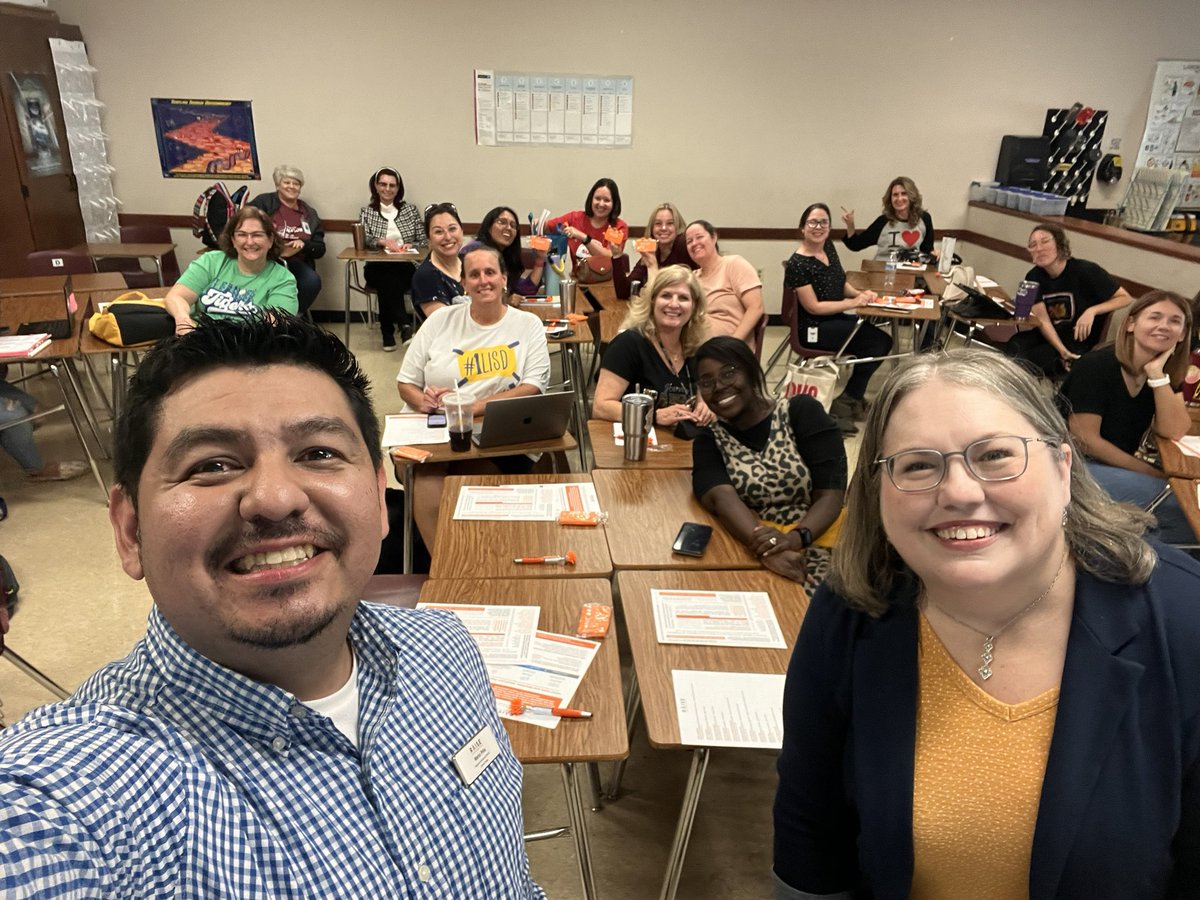 maestropina's tweet photo. It was such a pleasure to give a workshop about advocacy at #LISDCIC ! It takes a village to support our students and teachers. These wonderful educators got to learn about how to advocate for the things they’re passionate about. @LeanderISD @LISD_IPL #1LISD https://t.co/gbrsQBBCmX