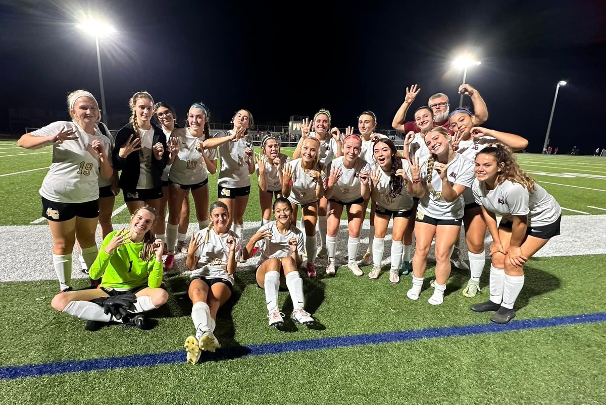 RavenHenry2025's tweet image. Started our High School Varsity Season with a 4-0 win! Honored to SERVE my team this year as a captain! Junior Year 🏹🔥⚽️ #2wayplayer