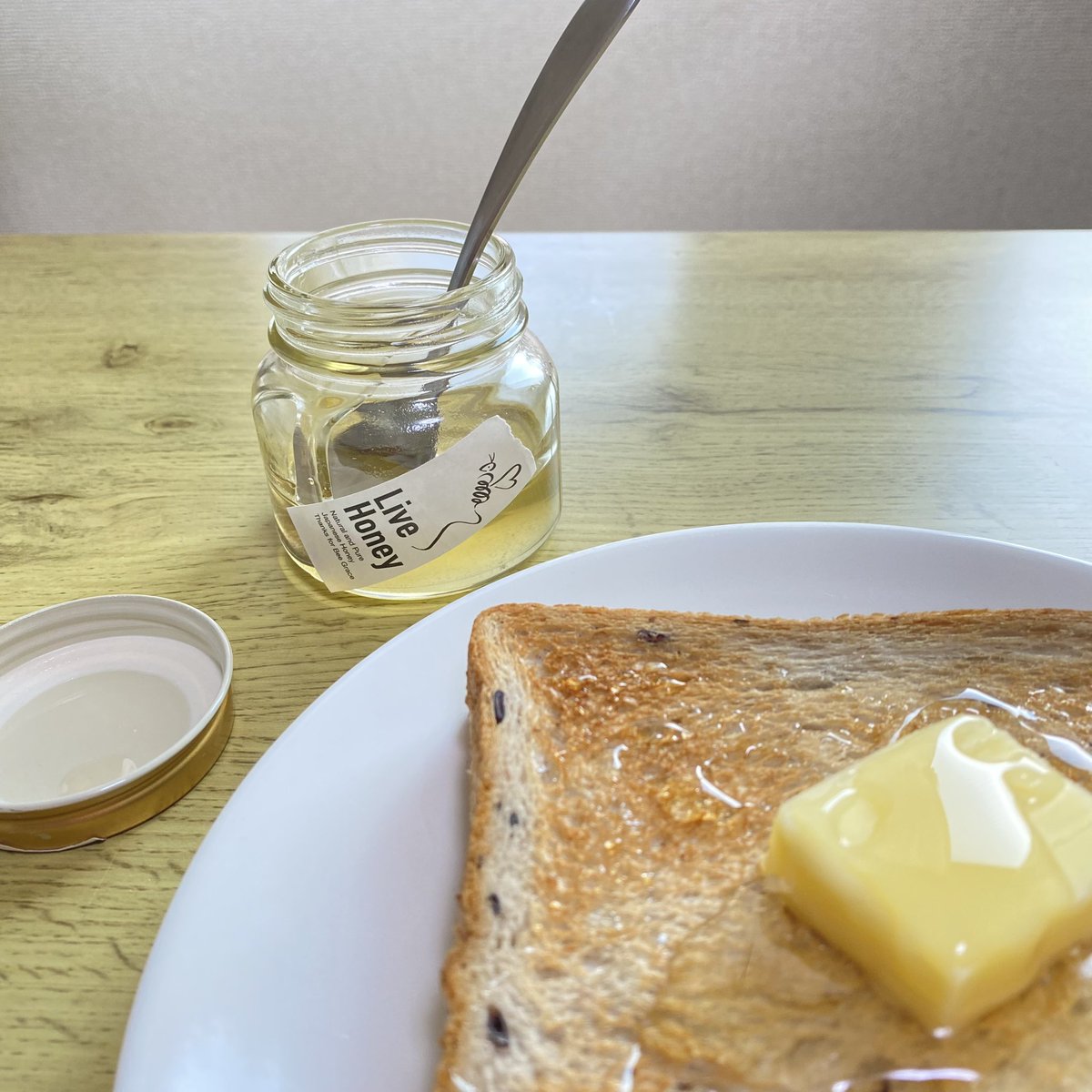 nitusan1221's tweet image. はちみつバターで食べちゃうぞ🐝
#TeamBee
#蜜源植物を増やす運動