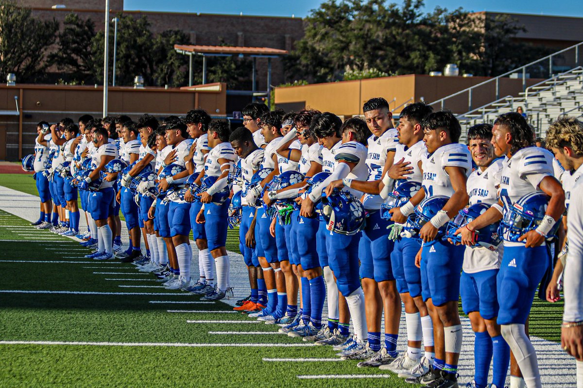 iuclid25's tweet photo. Thank you Coach’s for a great season see you guys after Basketball

@SouthSanFB  @SsaisdAthletics @SSAISDssahs @SouthSanHoops @SATXrecruiting @SAHiddenTalent @SASouthSports @RCAudioSports1
@rivals @TXTopTalent @LoneStarPrepsTX @vypesatx @cw35sa @mattroy_tv @mrbowtie1982 https://t.co/uAWqJ3NwNs