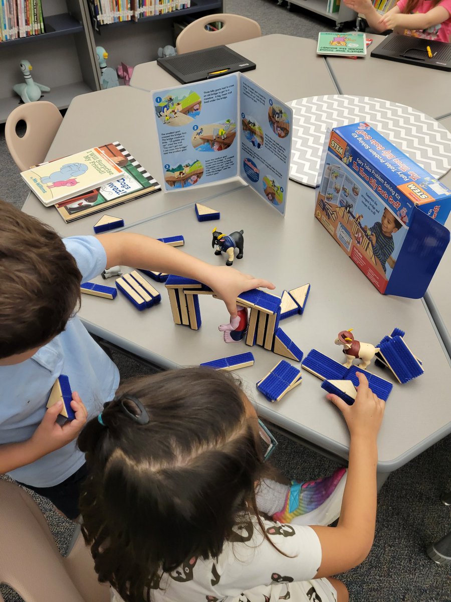KDELibrary's tweet image. Maker Spaces are back in the KDE Library! #kdepride #katylibraries #libraryfun #makerspace