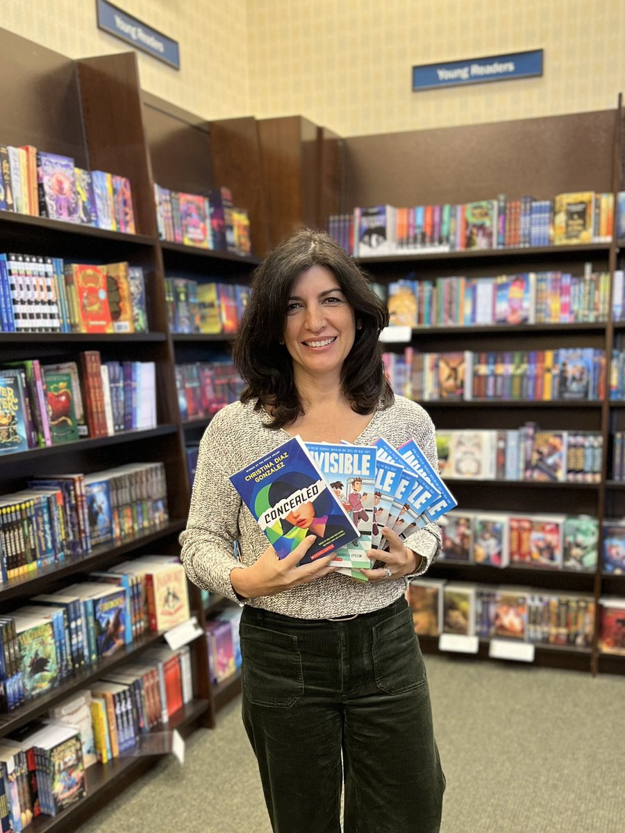 ChristinaDG's tweet image. Today I signed copies of INVISIBLE &amp;amp; CONCEALED at bookstores around Seattle! Loved visiting @ThirdPlaceBooks @queenannebookco  and @BNNorthgate! #signedbooks #booktwitter