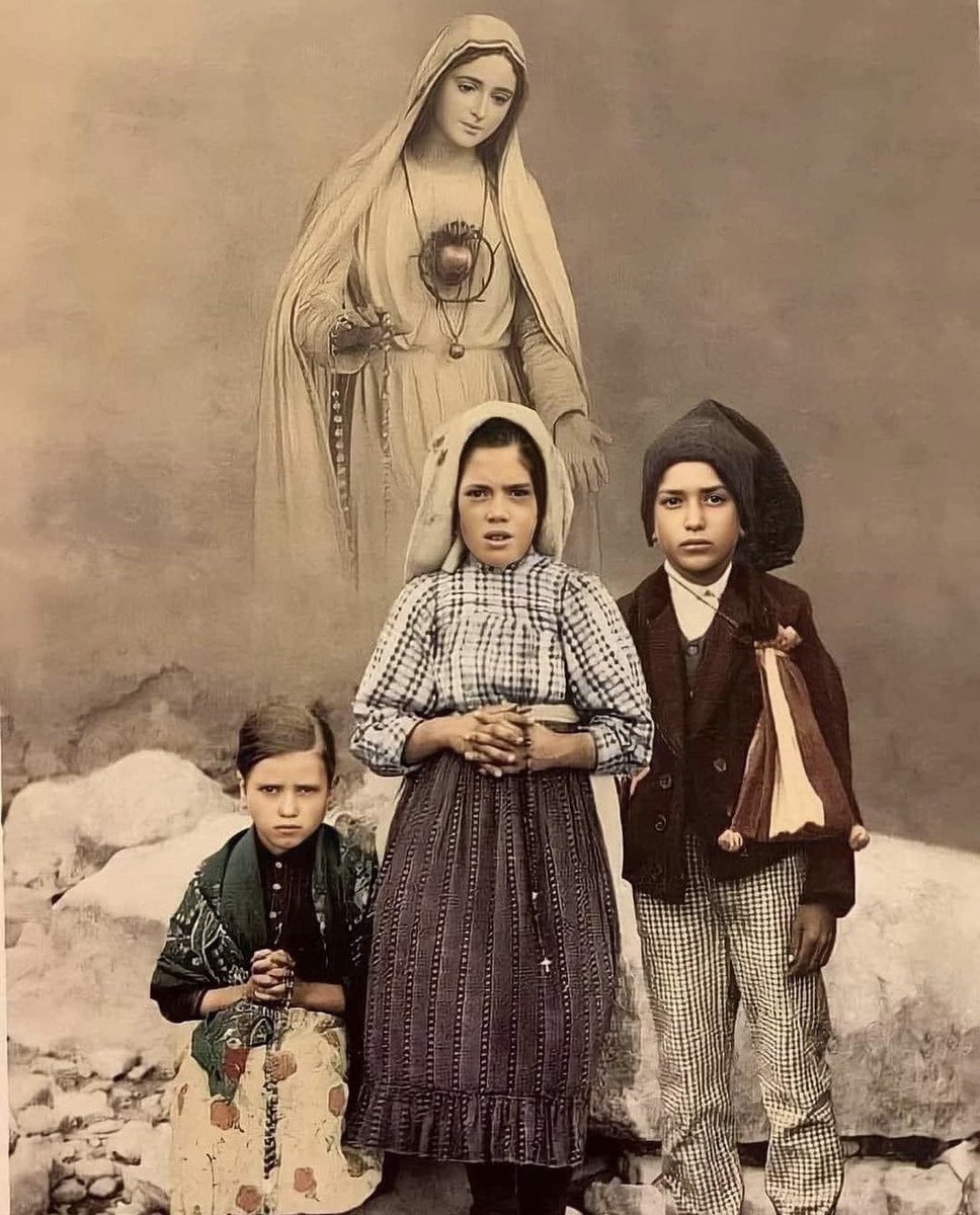 Muchos padres de familia, sacerdotes y catequistas de ahora no le quieren hablar del dogma del infierno a los niños para “no asustarlos”. La Virgen de Fátima en una de sus apariciones le mostró el infierno a estos tres niños.

Después de la visión, estos niñitos contaron que la