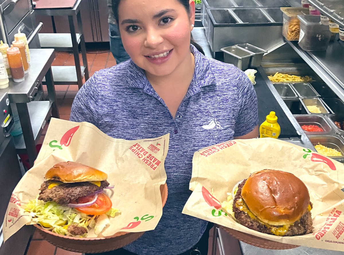 vero_gee147's tweet photo. @Chilis McAllen is aligned for everything Q2! Along with some ATL! ATL! ATL! ๐ Love for @lissa22h & @ElizabethRay93 from Jorge and I. ๐ @LarryV71 #chilislove #letssparkle https://t.co/sylMSduM2u