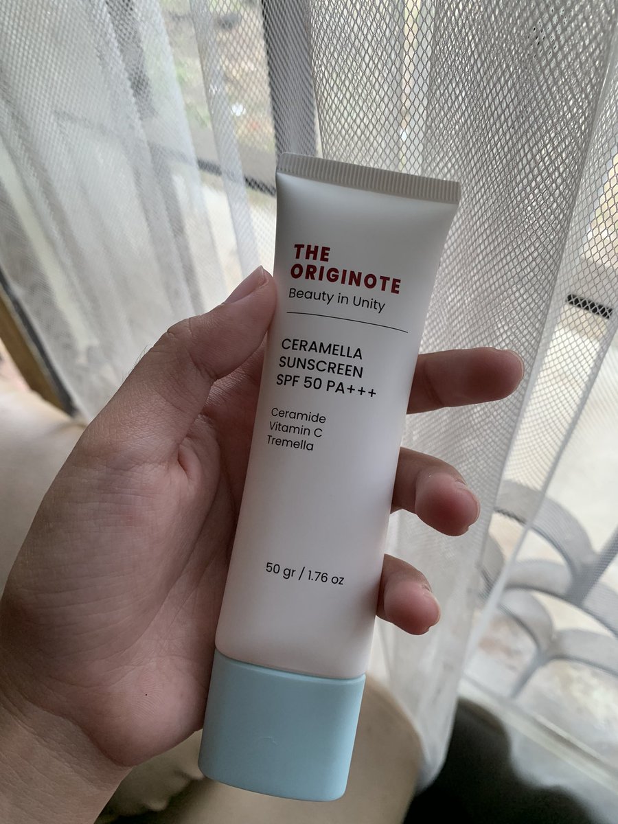 cadlepops's tweet photo. Siapaaa yang lagi nyari sunscreen murce isi banyak dan ringan no whitecast?

Yup the originote ingredient nya ada ceramide vitamin c dan tremella spf nya udah 50 pa+++ https://t.co/0HtvNPIyDo