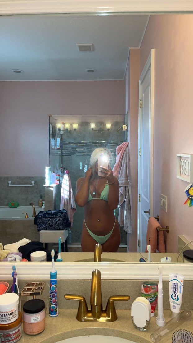 hales💛 tweet media